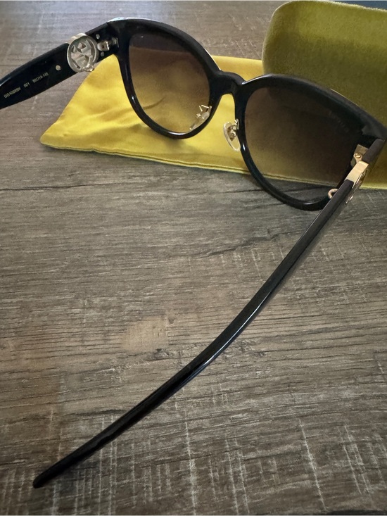 Women’s Gucci Black Rounded Cat Eye Sunglasses main image 5